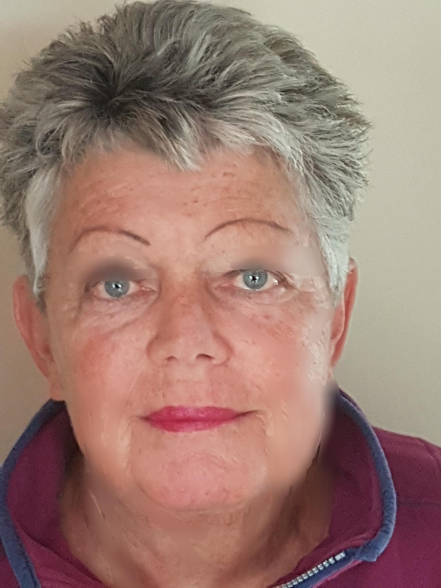 Welcome to Janine Perye, an enthusiastic Carbon Cutter!